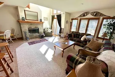 Image de Spacious Townhouse minutes from Village and Slopes with shuttle to mountain