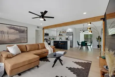 Image de Newly Renovated Home, 1 mi Downtown - 3 Br 2 Bath