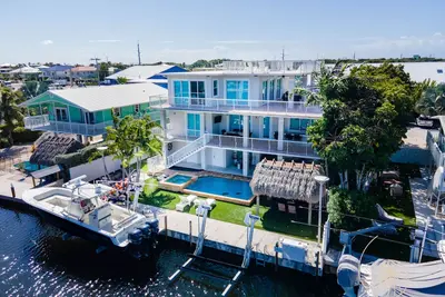 Image de Tekeze ~ Relaxed Resort Style Home with 5 Bedrooms, Pool & Dockage