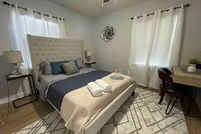 Image de Lovely 3-bedrooms with Free parking and Wi-Fi.