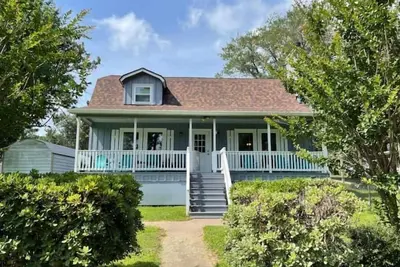 Image de Fishing adventure Lakefront home w/fenced yard