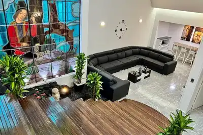 Image de The Imperial 10 Bedroom Villa, Poblado Park, Indoor Pool & Jacuzzi