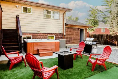 Image de HotTub Theater Arcade Gameroom Putt-Putt 420