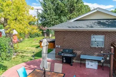 Image de Hot Tub, Pool Table, Sunny Patio, Yard Games, 3br