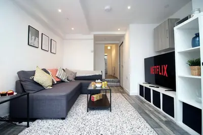 Charming 2br Retreat with WiFi