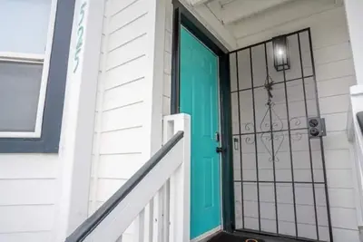 Image de ☆ Trendy, Private Victorian Unit minutes from Sf ☆