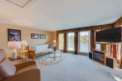 Image de Dog-Friendly Home on Black River Lake w/ Boat Dock