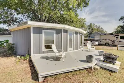 Image de Waterfront Jonesville Studio on Black River Lake!