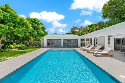 Image de Moonflower Villa: Luxe 3-bed Oasis on West Coast