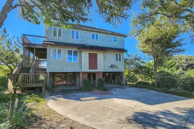 Image de A Scenic Escape - 5 Br Oceanside home with Private pool, 100 yards form beach