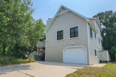 Image de Heaven's a little closer in this charming cottage by the sea!