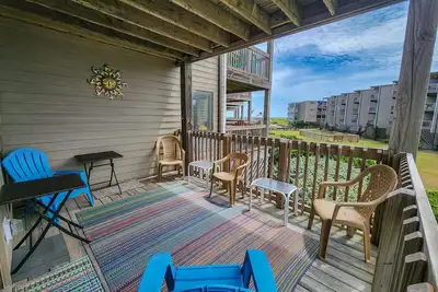 Image de Your carefree vacation starts here, just steps from the beach!