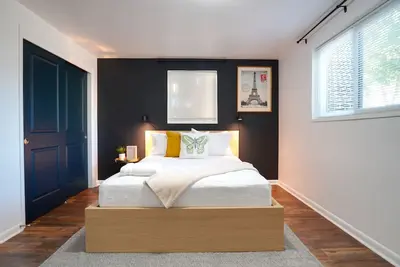 Image de Mid Century Modern Home close to Unc & Hospital