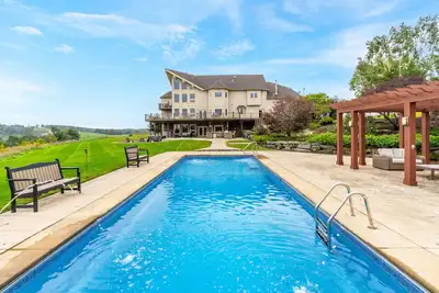 Image de Pool/Hot tub/Fire Pit/Theater+Game Rms/Epic Views/8 bdrm 5 bath Estate Sleeps 22