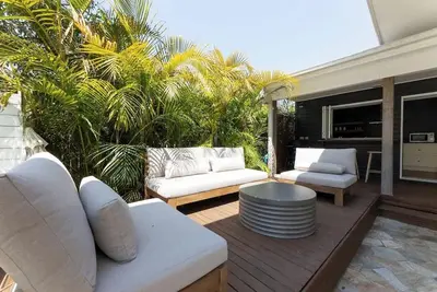 Image de Chic Beach Cottage with Pool and Spa