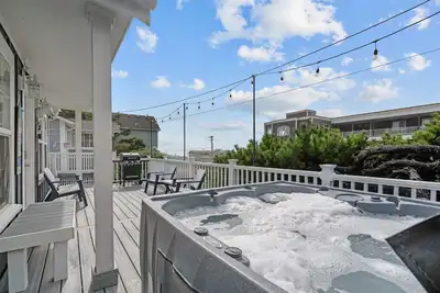 Image de CozyCottage|King|HotTub|Steps2Beach|Casino|Outlets