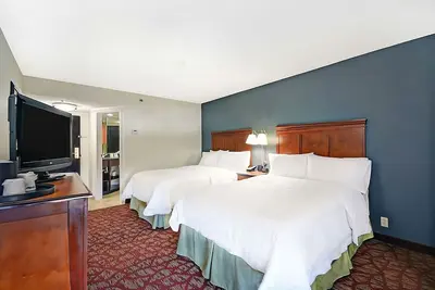 Image de Pet-friendly Accommodation Near Classic Center Theater! Free Parking & Breakfast