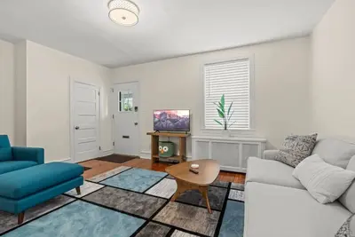 Image de Chestnut Hill | 2br | Easy Parking