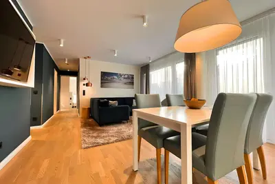 Image de Luxuriös Ausgestattete Ferienwohnung für Max. 4 Personen. Pool, Strand und Sauna