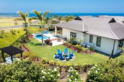 Image de ❤️PiH❤️ Blue Serenity ~ Sleeps 14 ~ Private Pool & Spa ★ Detached Ohana Suite ★ eBikes ★ water slide