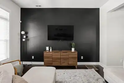 Image de Indy Hotspots Nearby | Pet Friendly