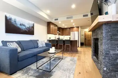 Image de Mountain Getaway - Steps away from Main Street!