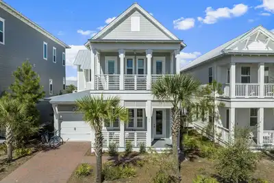 Image de Prominence 30a - Mermaid Bungalow - Pet Friendly, Golf Cart, 4 Bikes, Slps 12