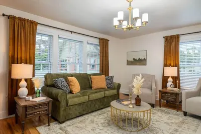 Image de The Clark Fork Cottage Downtown Missoula, Mid Century/Spacious