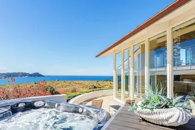 Image de 3911 Point Lobos View - Hot Tub with an Ocean View