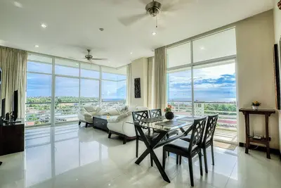 Image de Karon Hill 2 Bedroom Amazing Full Seaview Condo