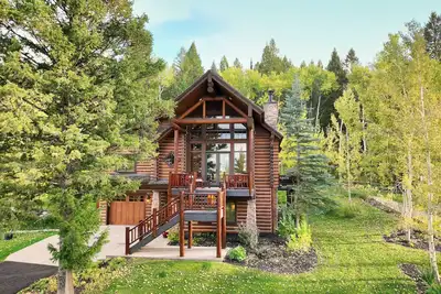 Image de Mayfly Cabin Borders Targhee National Forest w/ New 8 Person Hot Tub & A/C