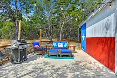 Image de Charming Bulverde Farmhouse | Near San Antonio, Patio, Bbq, Hill Views