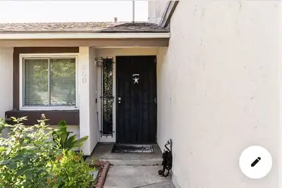 Image de Magiq Manor- Private 2 Bedrooms, 1 Bath. No Shared Spaces w Private Yard