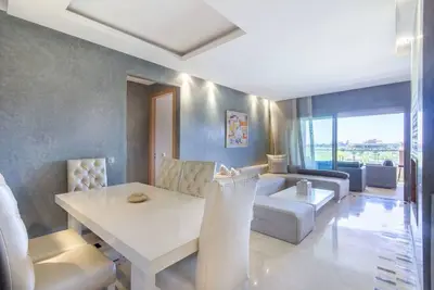 Lumineux et Vue dégagée sur Piscine à Prestigia
