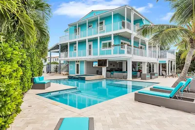 Image de Nature's Playground 6 Br 7 Bath - Dock, Pool, 4 Kayaks, Hot Tub, Jet Ski Dock