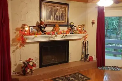 Image de Sunrise Mountain Cabin in Nature's Paradise at 3000 feet!