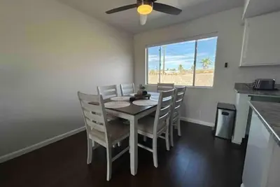 Image de Desert Rose - Fully Renovated, Close to lake and trails, boat_RV parking. Clean!