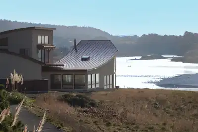 Image de Luxury oceanfront home with 270-degree views, hot tub & 2 fireplaces