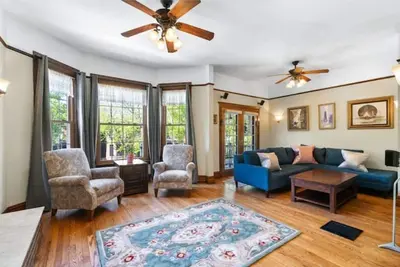 Image de St. Bens, Jacuzzi, Ev Parking! 4 beds, Walk to Wrigley Field & Brown Line!