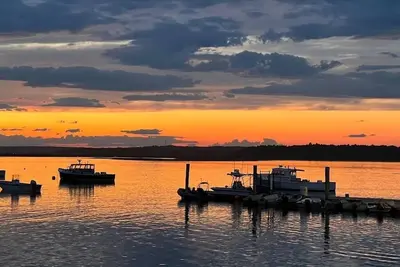 Image de Stunning Pine Point 3br/ 2. 5 Ba home; direct ocean views; huge private backyard!