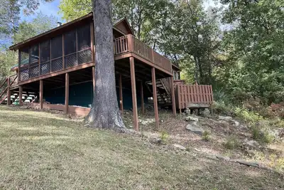 Image de Get some peace inside and out at this cozy cabin-warm fire, river, and fishing!