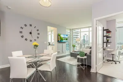 Image de Modern 2Bd Condo in Square1 with Iconic Views