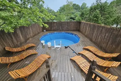 Image de Lakeside Barn Estate- 3 Cozy Homes+Pool+Hot Tub!