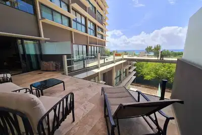 Image de Ocean view with infinity rooftop pool!