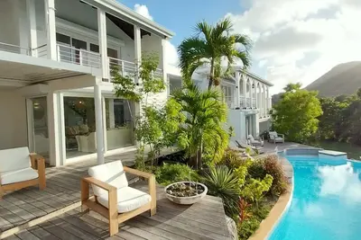 Image de 7 Bedrooms luxury Villa Caye Blanche - Home Rental in Saint-Martin French Side