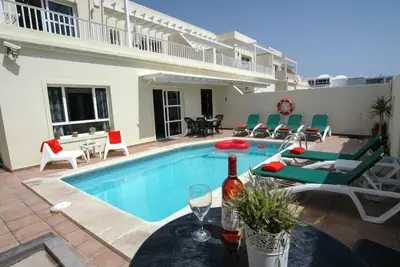 Image de Central Costa Teguise Villa | 4 bedrooms | Villa Solea | Private Pool | Short Walk to Beach | Lanzarote