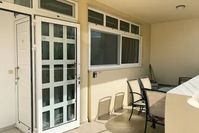 Image de Gezellig en Modern Familie Appartement met Twee Zwembaden en 350m tot het Strand