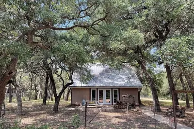 Image de New - Quiet Country House in Leakey