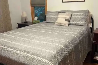 Image de Lakefront Cabin Bordering Nat Park w/ Hot Tub!