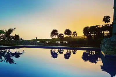 Image de Sunset Views in West End Ocean Front Condo with Pool & Ocean Access with Palapa